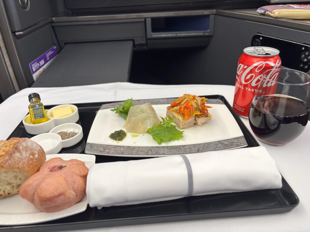 ANAビジネスクラス洋食コースの前菜とパン